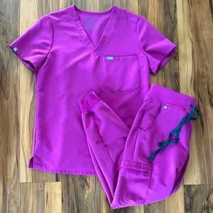 Figs Catarina Scrub Top & Zamora Joggers in Bright Fuchsia XS/XSP